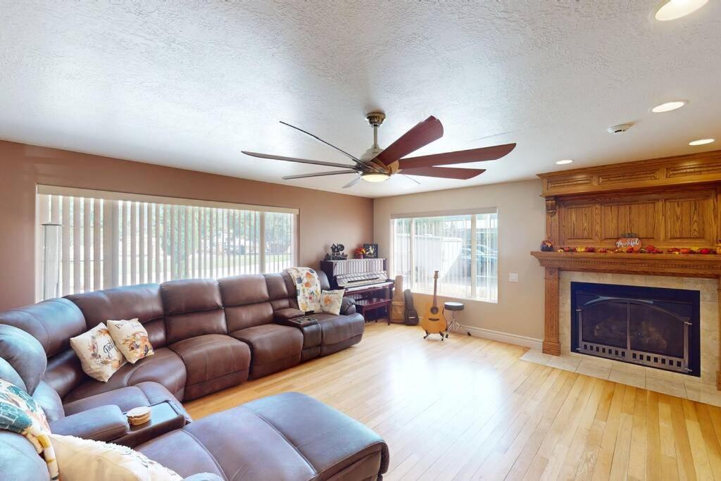 Tacit Shadow Resort Shangri-La King Suite, Gym, Coffee Bar, Hot-Tub, Free Laundry, Food Available Parowan Exterior photo