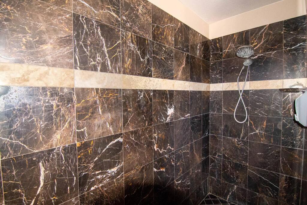 Tacit Shadow Resort Shangri-La King Suite, Gym, Coffee Bar, Hot-Tub, Free Laundry, Food Available Parowan Exterior photo
