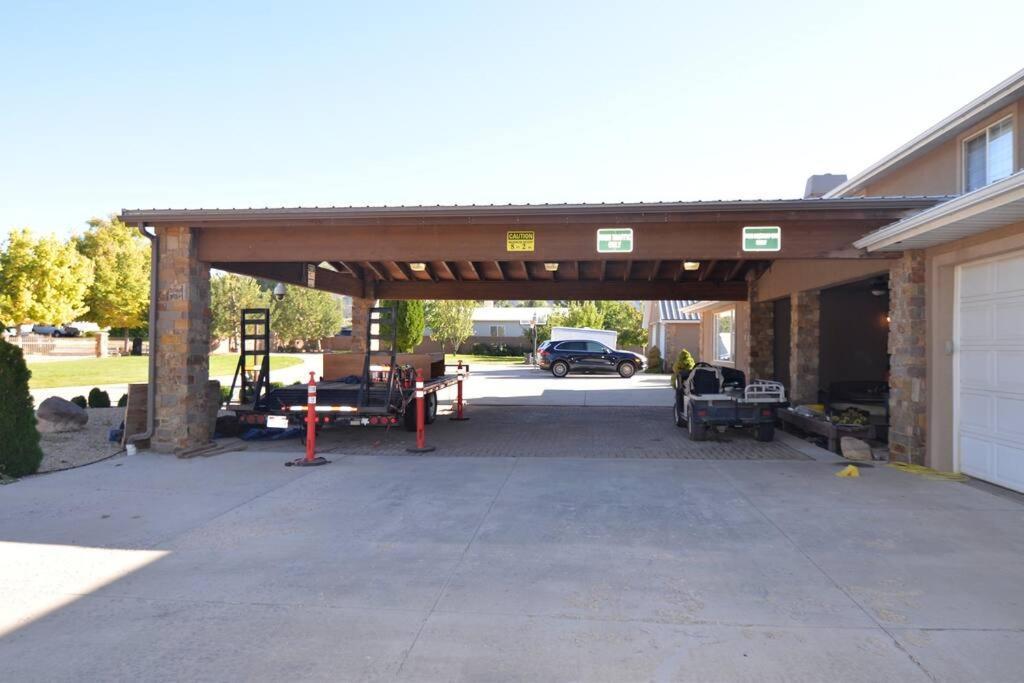 Tacit Shadow Resort Shangri-La King Suite, Gym, Coffee Bar, Hot-Tub, Free Laundry, Food Available Parowan Exterior photo