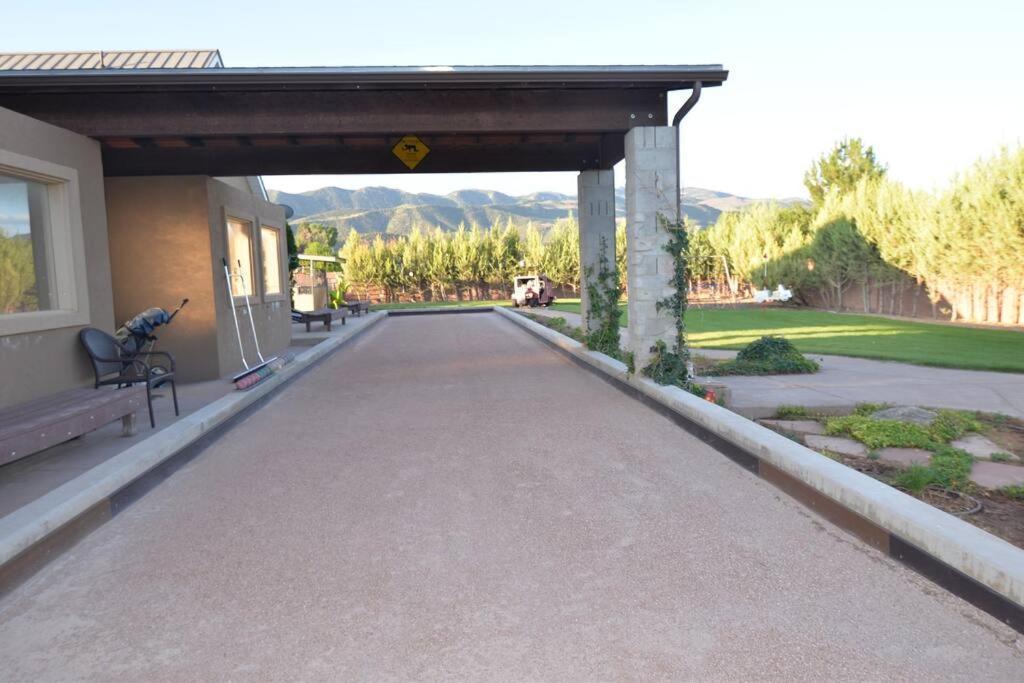 Tacit Shadow Resort Shangri-La King Suite, Gym, Coffee Bar, Hot-Tub, Free Laundry, Food Available Parowan Exterior photo