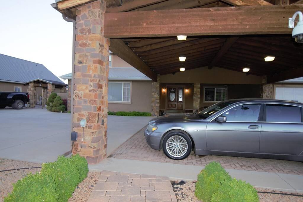 Tacit Shadow Resort Shangri-La King Suite, Gym, Coffee Bar, Hot-Tub, Free Laundry, Food Available Parowan Exterior photo