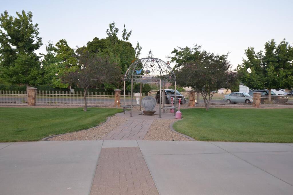 Tacit Shadow Resort Shangri-La King Suite, Gym, Coffee Bar, Hot-Tub, Free Laundry, Food Available Parowan Exterior photo