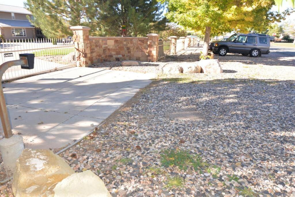 Tacit Shadow Resort Shangri-La King Suite, Gym, Coffee Bar, Hot-Tub, Free Laundry, Food Available Parowan Exterior photo